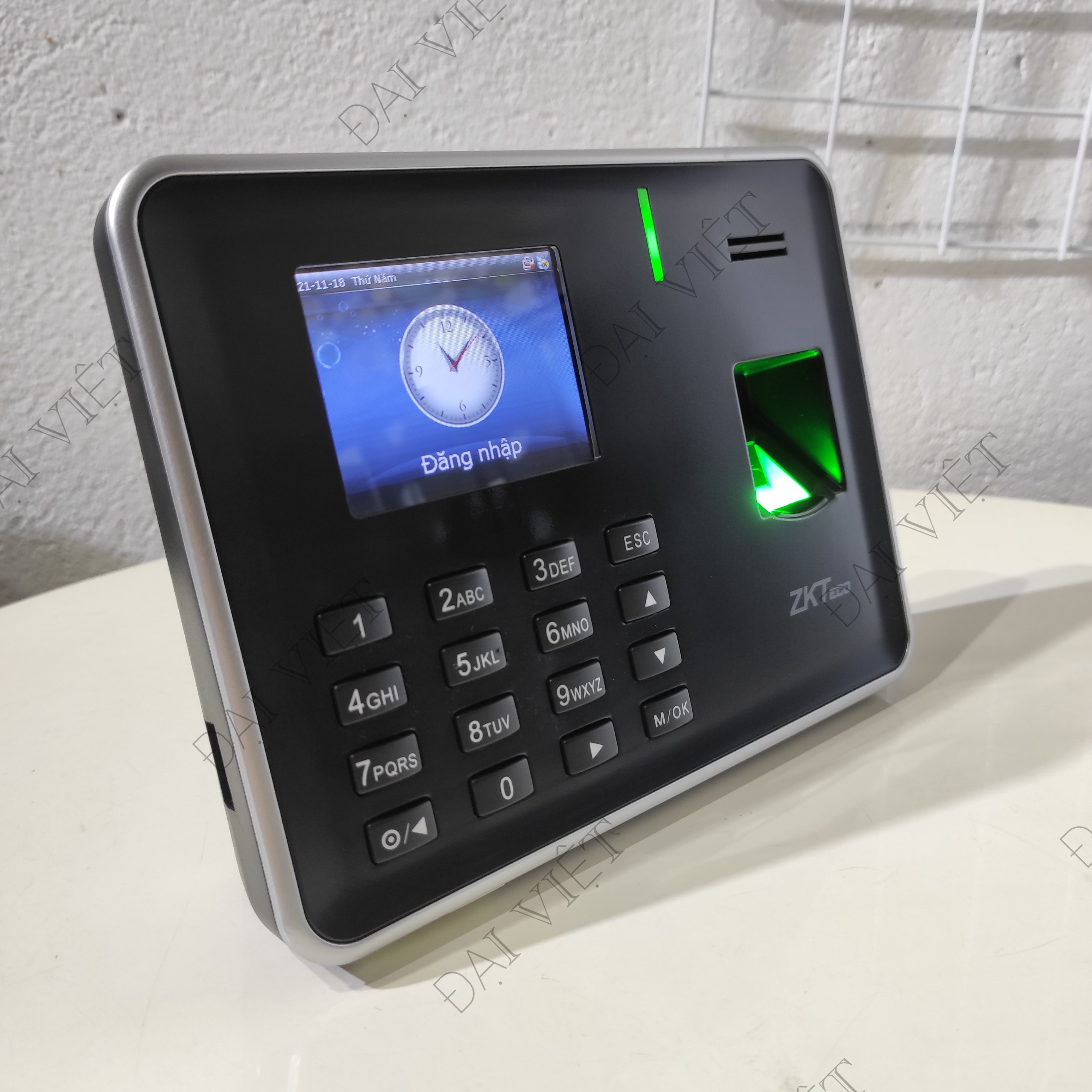 Máy chấm công D2000